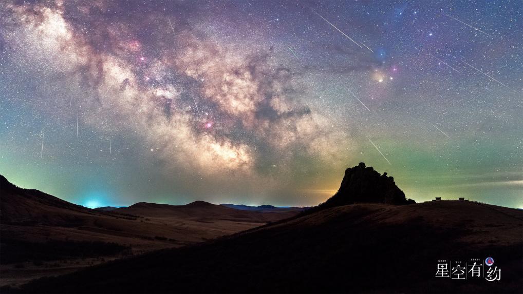 2023年4月23日在内蒙古扎赉特旗神山拍摄的天琴座流星雨（多张叠加）。（刘成山摄，星联CSVA供图）