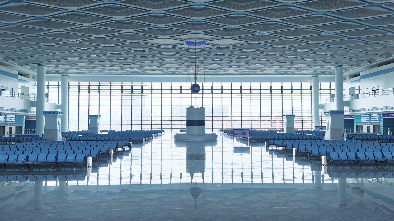 日照站候车室。王卓越 摄