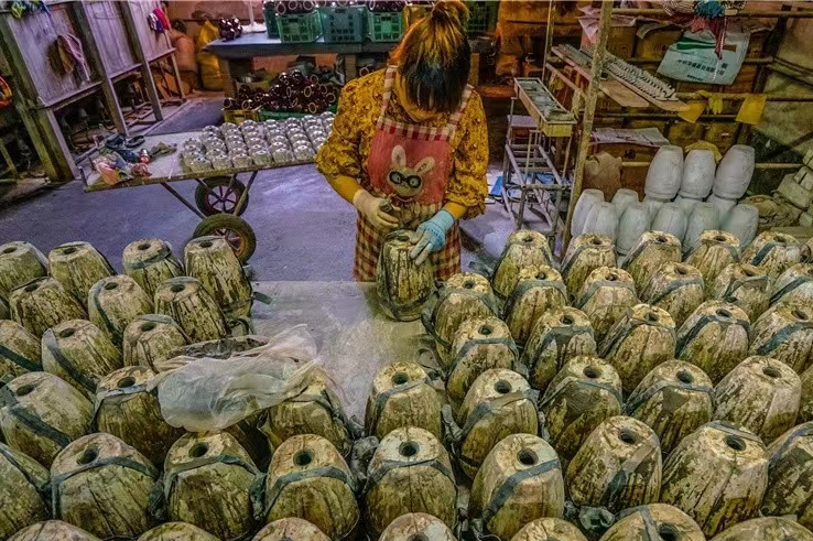 瓶罐盆壶每个都绝美　华亭“陶”宝人为陇窑注入新灵魂