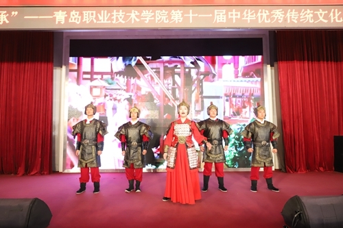 信息学院学生表演情景剧《木兰辞》