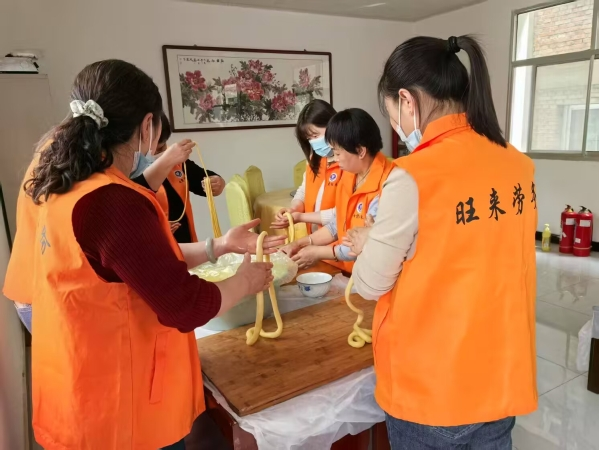 同做传统美味香“炸”了　华亭邻里“食”光暖得嘞