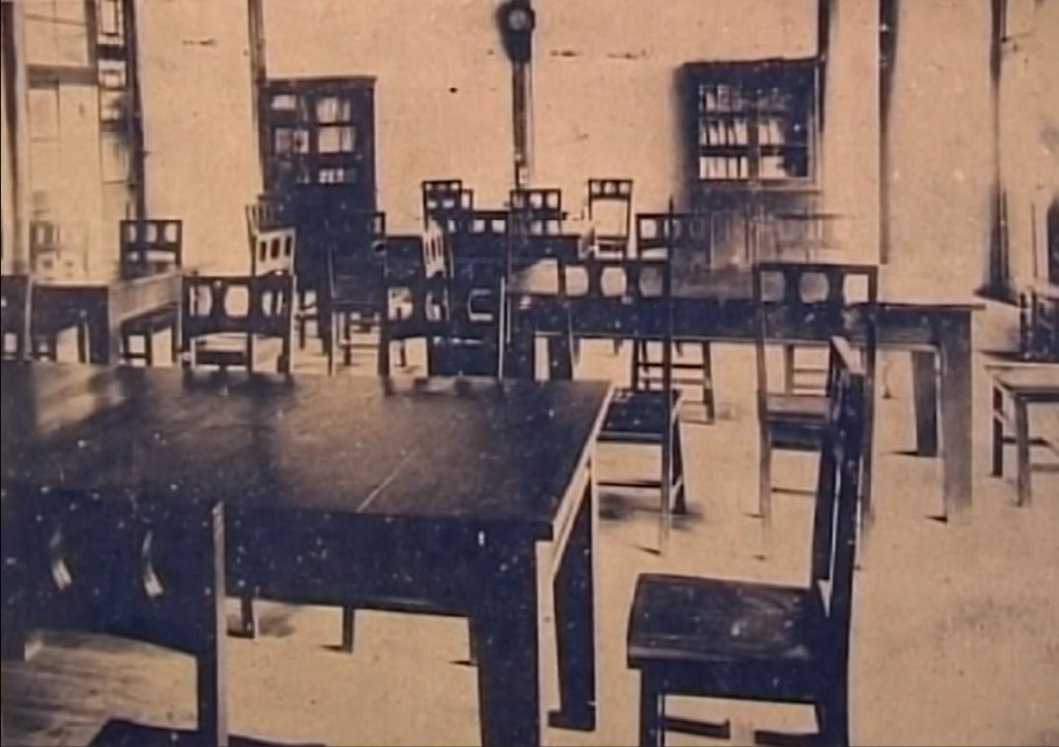 图书馆门景及阅览室（时名国学图书馆）