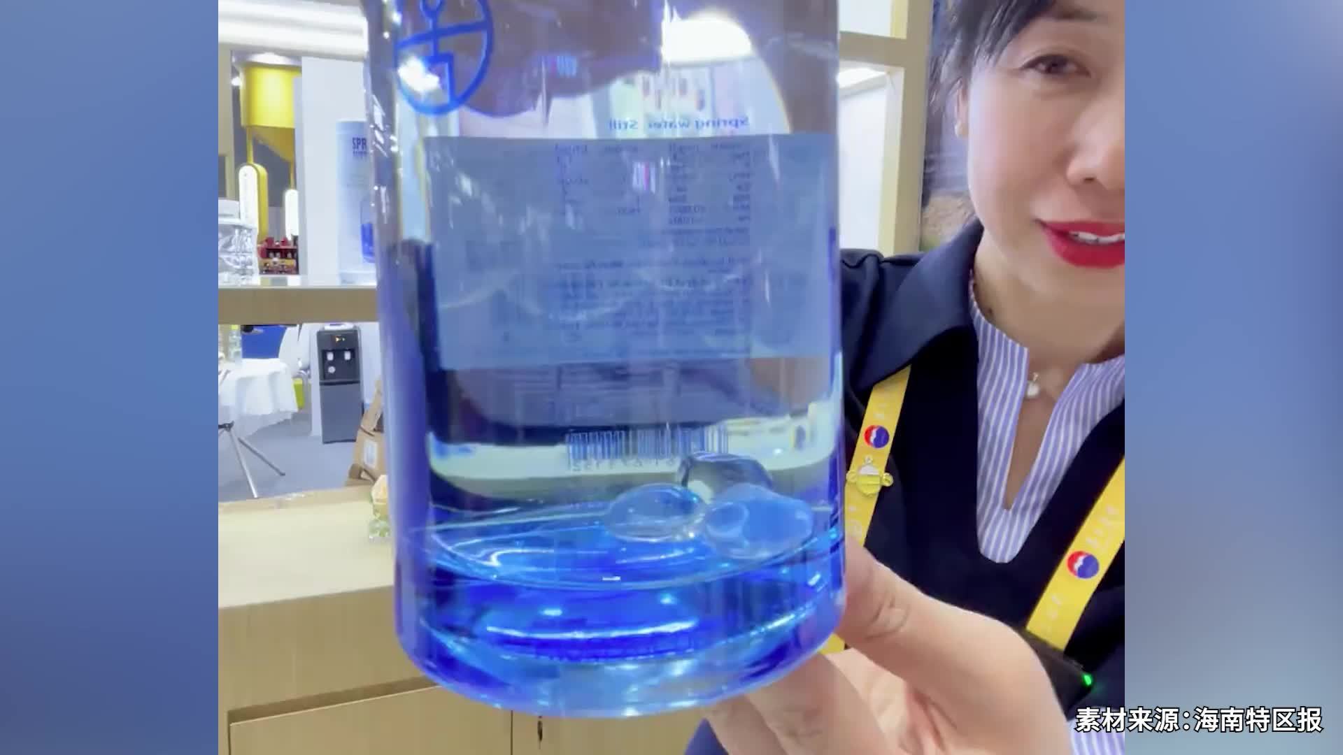 饮用水界的“劳斯莱斯”一瓶售价988元，内含3颗水晶，经销商：水晶可以拿来做项链