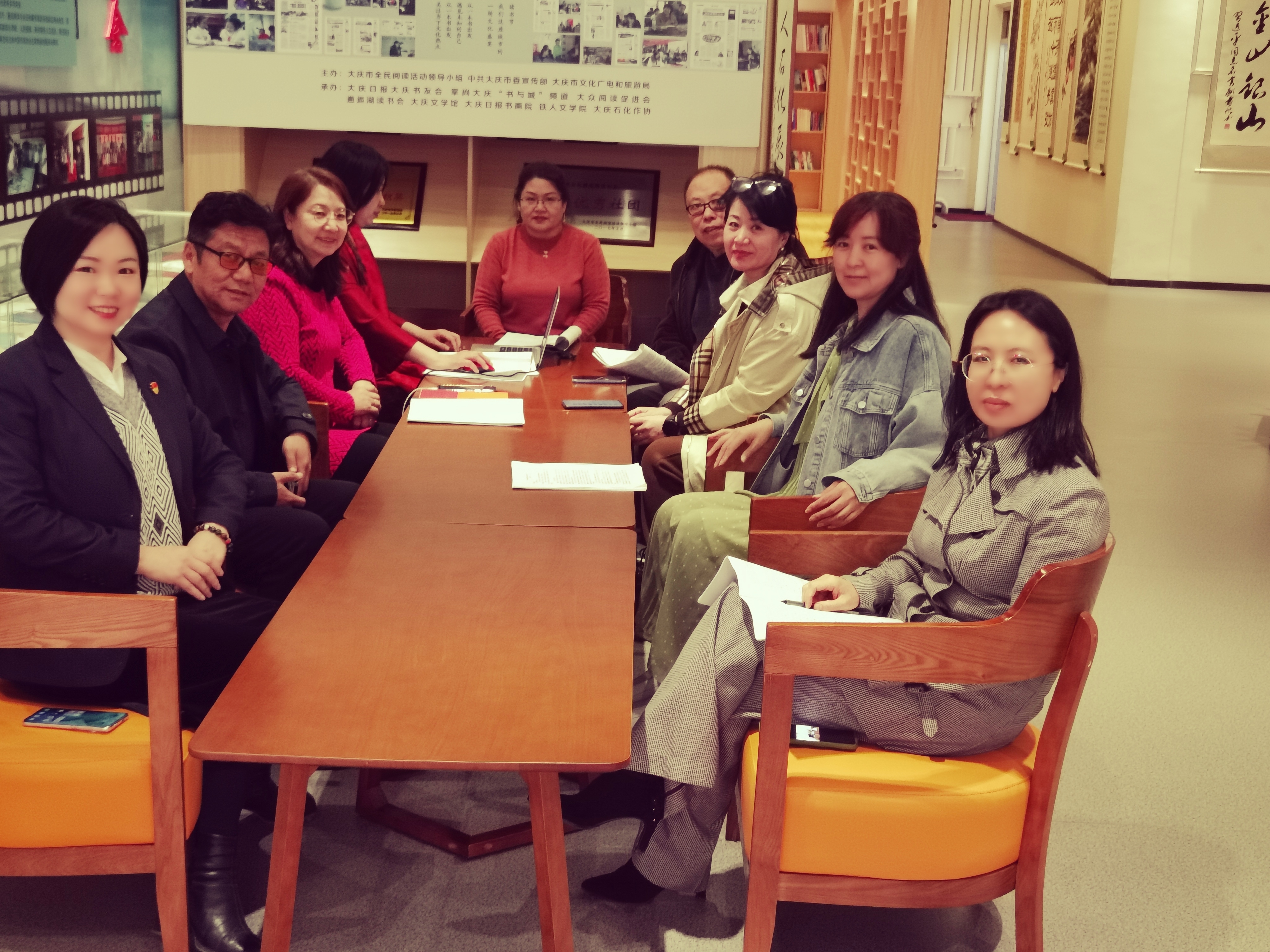 杏花盛世开 人随书香来  ——大庆市大众阅读促进会第二届邂逅湖“杏花春事”读书节开幕式纪实