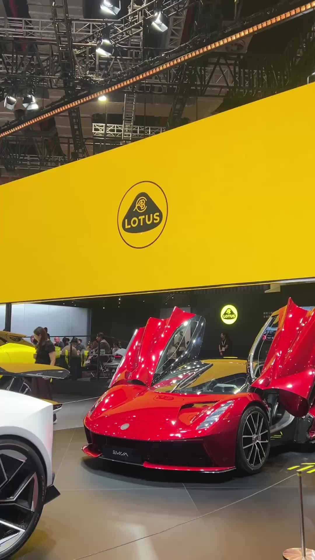 美女+猜车！这场视觉考验你能通关吗？