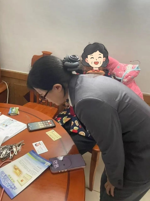 工作人员上门进行劝阻。长沙晚报通讯员 胡晶 供图