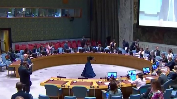 安理会爆发激烈争吵，当着80多国的面，中方警告美国不要玩火