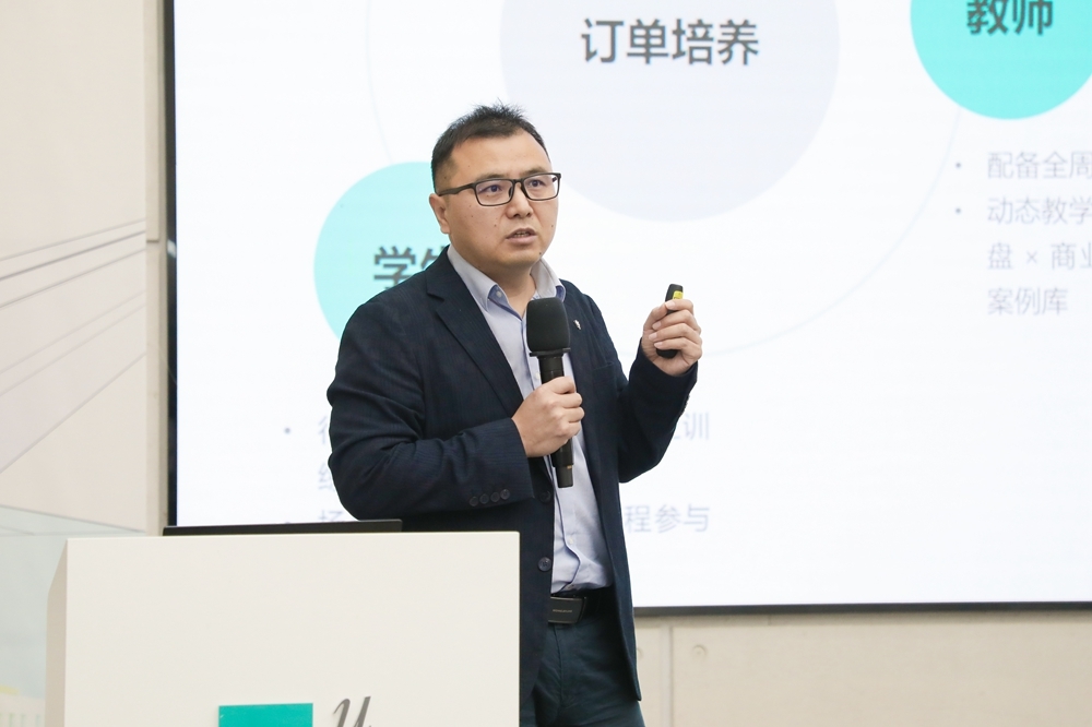 工商管理学院执行院长吴睿