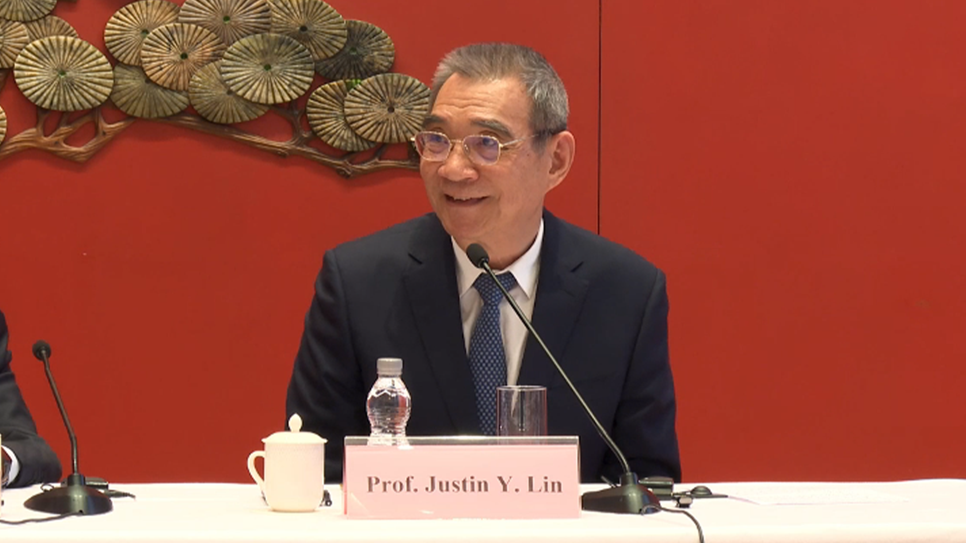 林毅夫：美国想要中国不发展以维持自己世界老大的地位，中国不接受