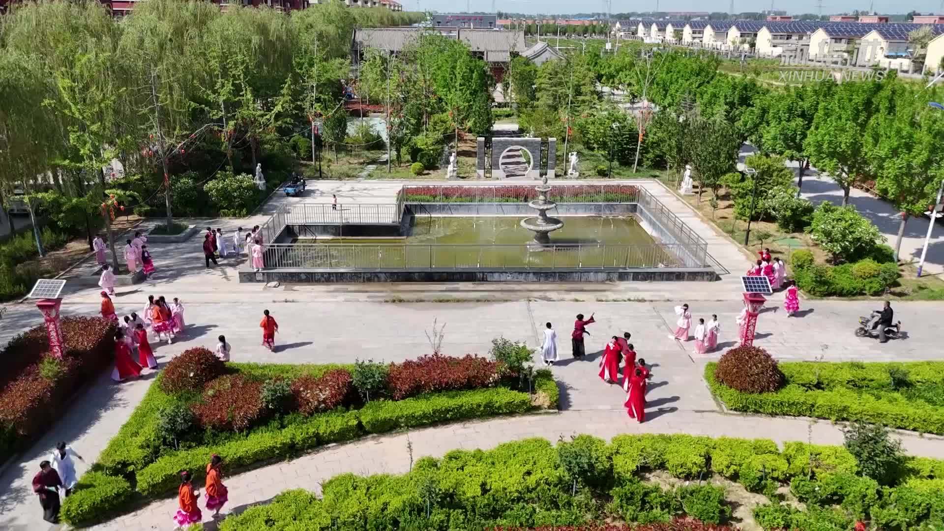 山东郓城：小学师生“自然课堂”品书香