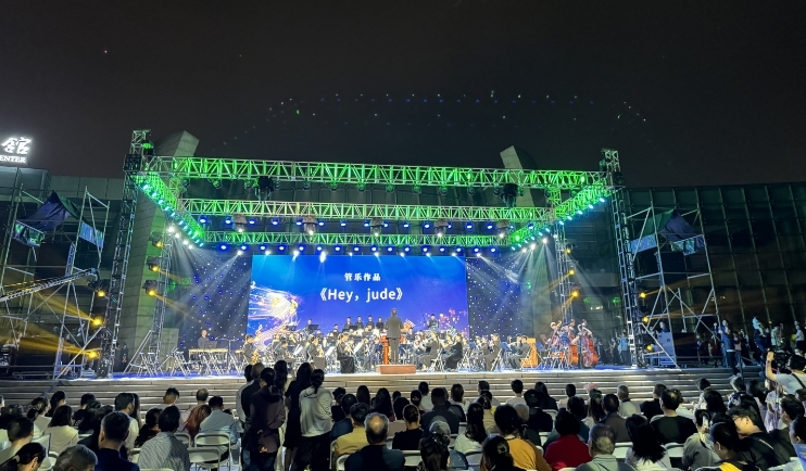 江西省文化館青禾交響樂團公益性首演音樂會點亮贛鄱夜空