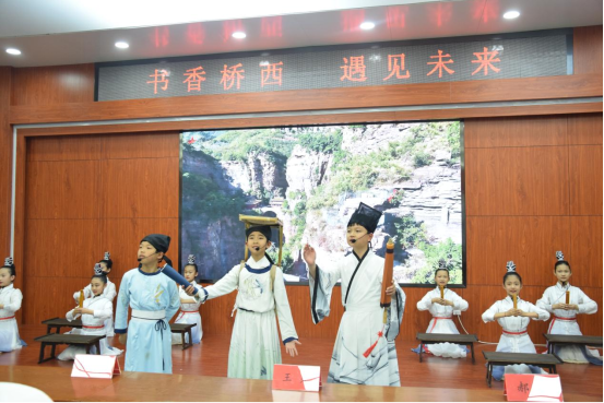 红星小学实景剧《读一座城—跟着课本去旅行》