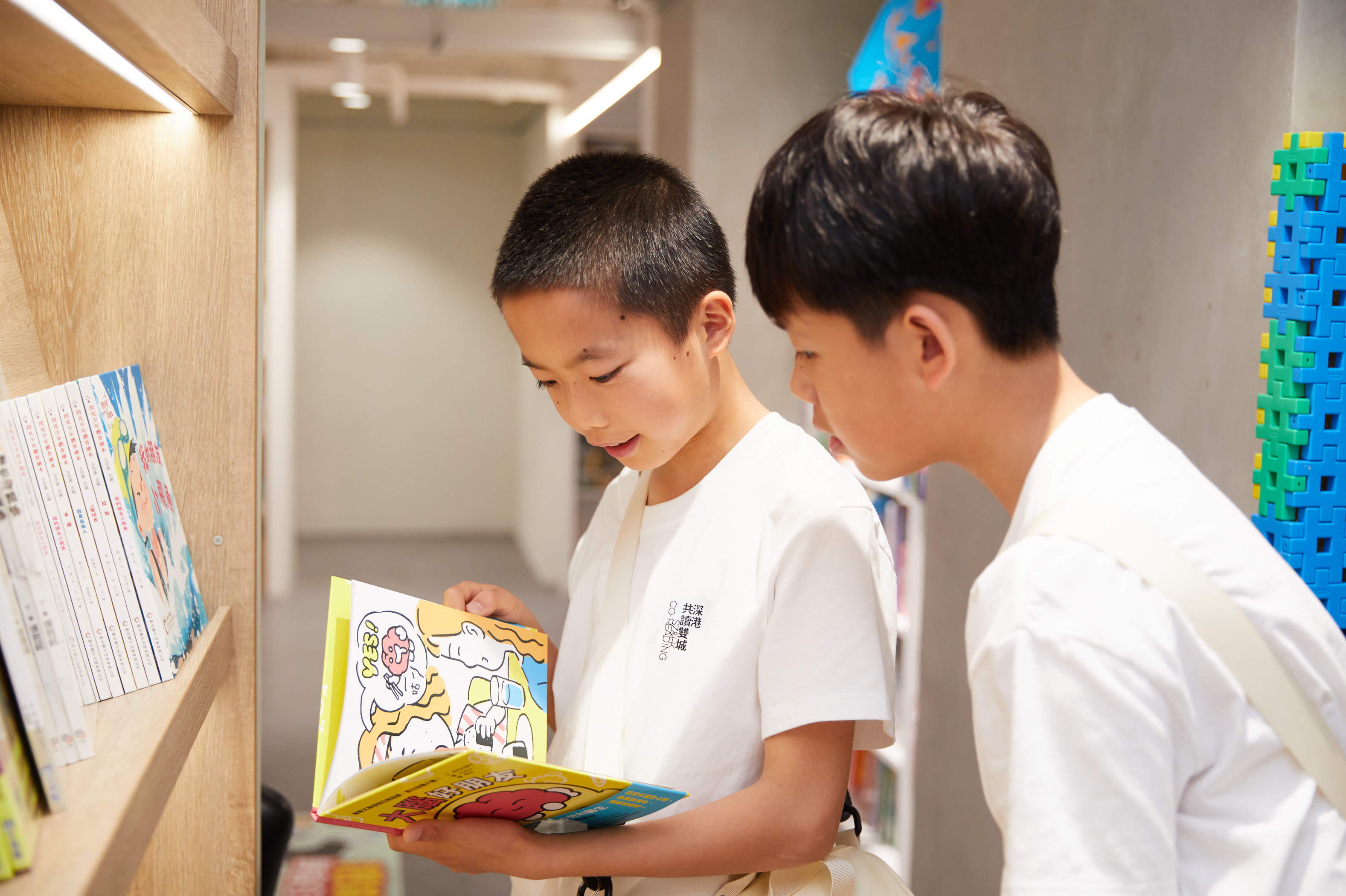 2025年“深港青少年研学计划”启动 走进香港知名文化科技空间