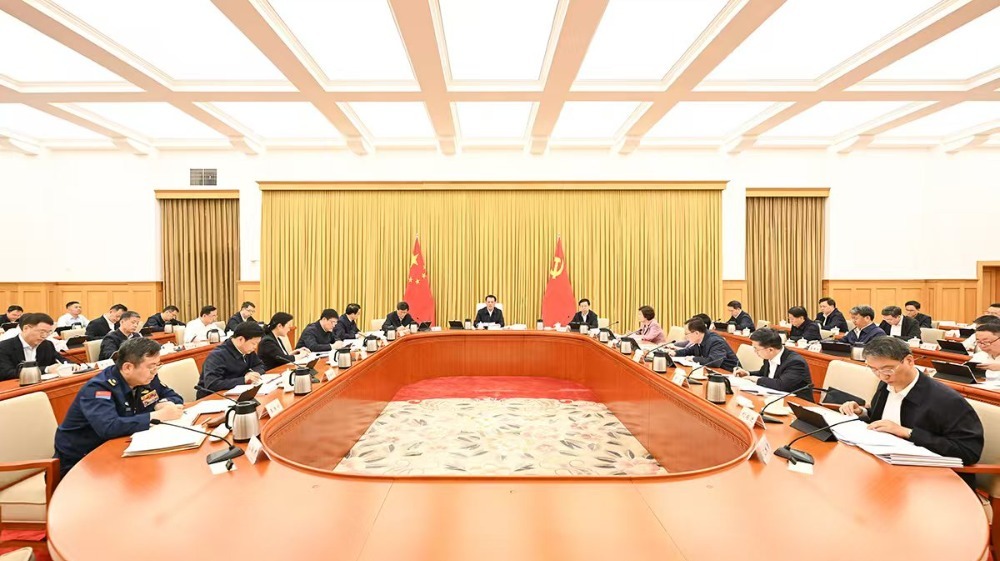 ▲4月22日上午，市委常委会举行会议，市委书记袁家军主持并讲话。苏思 摄