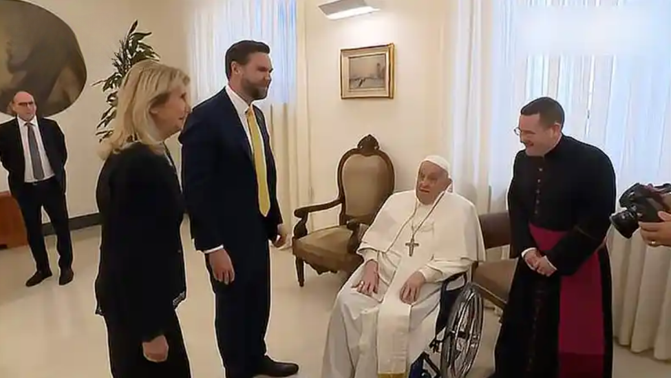 教皇方济各去世前一天刚会见完万斯