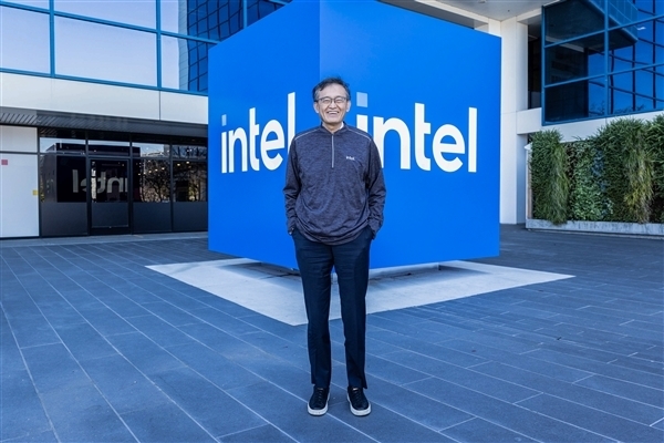 华人CEO上任第二把火!Intel将宣布裁员20%:超21000名员工失业