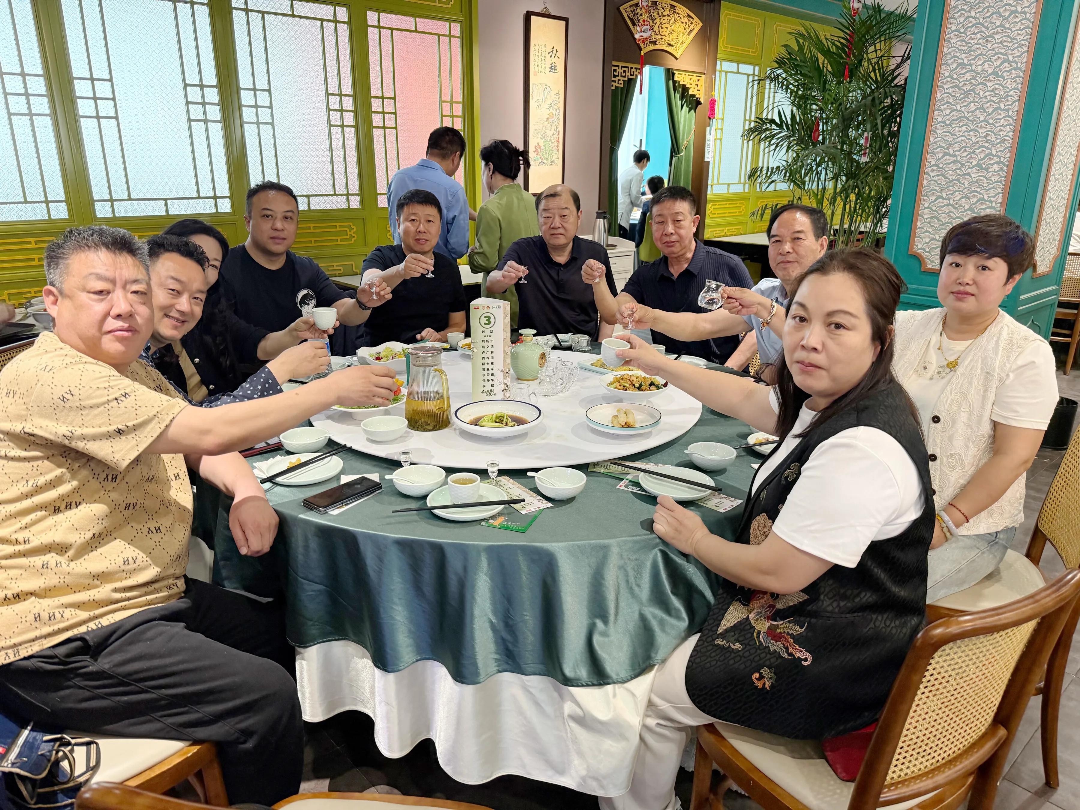 【早酒醒春&middot;文化盛宴】2025春季收官之作：杜康小封坛邂逅千味央厨，郑州早酒书写中原新篇章