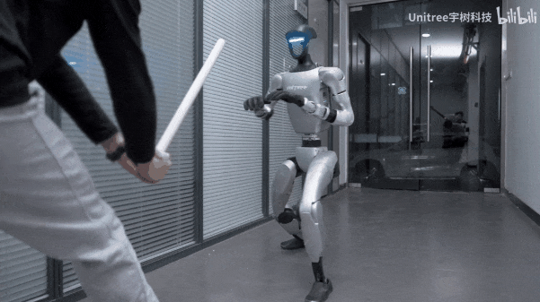 完赛率不到一半!机器人“跑远”难,首届马拉松有何意义?