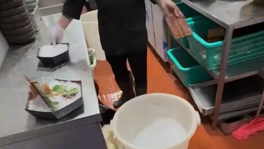 高端日料店被曝回收食材重新利用，门店回应