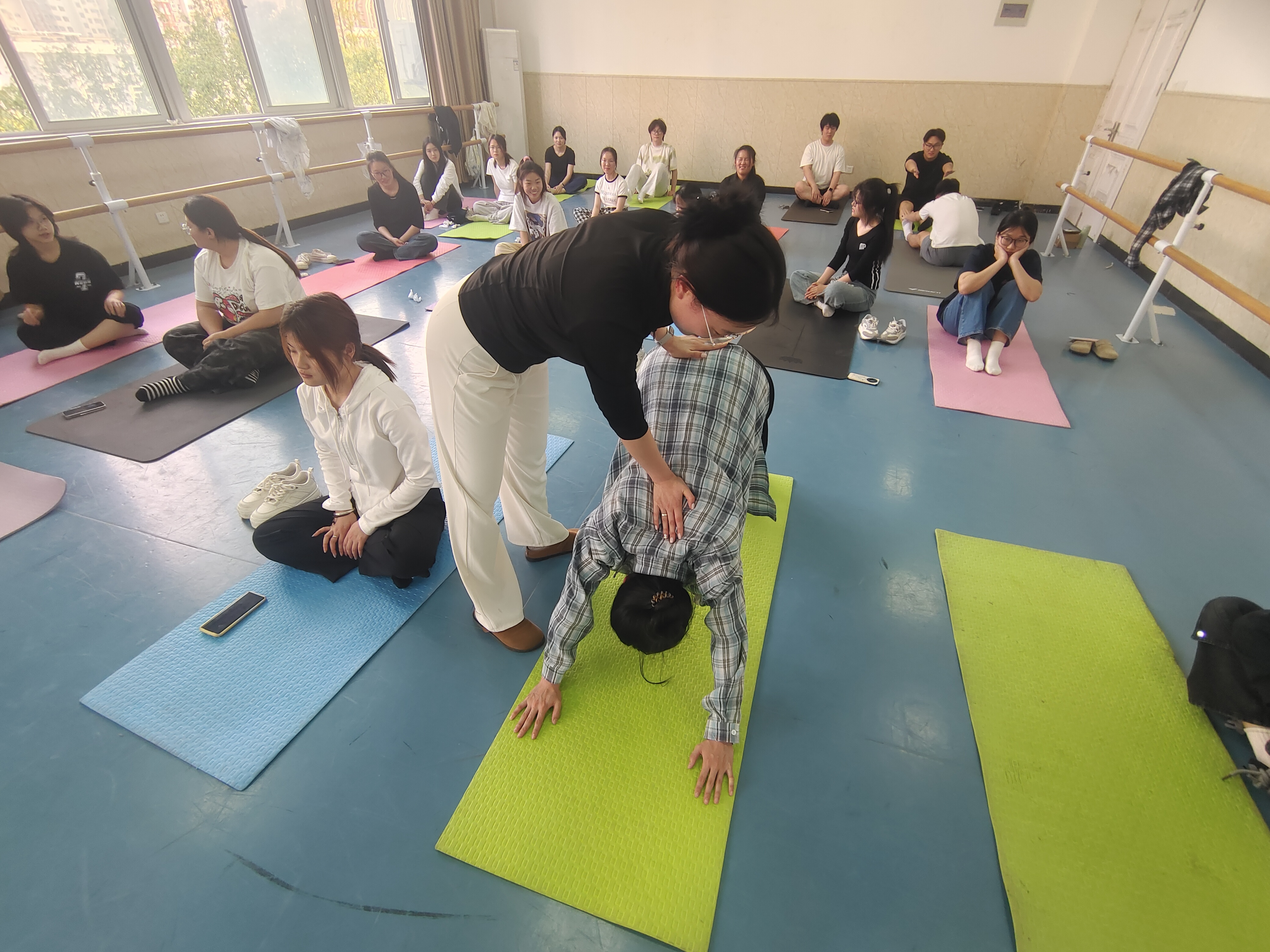 江苏安全技术职业学院“轻”春夜校：卸下“腹”重，让青春飞扬