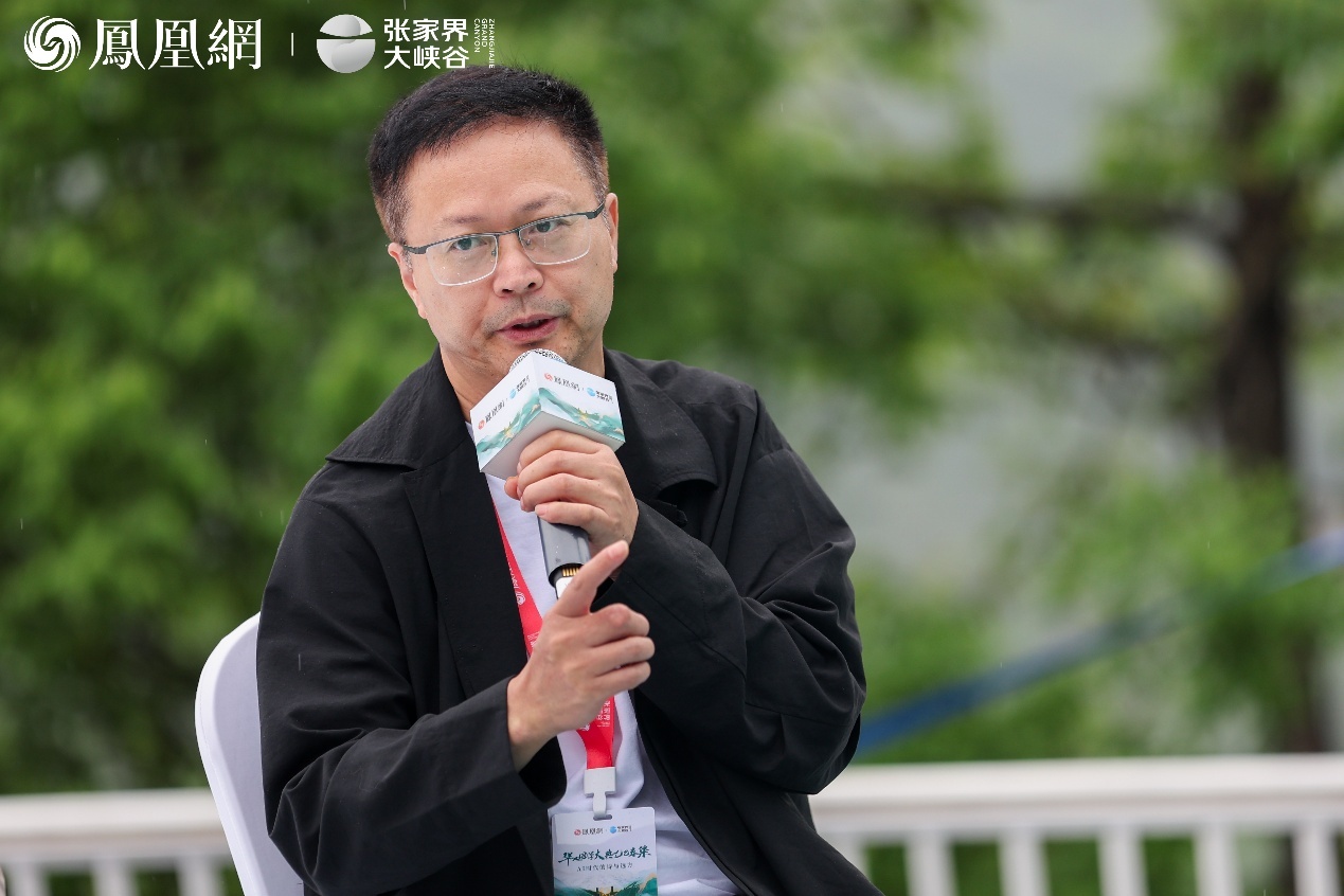 知名文化学者、作家、诗人余世存在“华人国学大典乙巳春集”上分享。