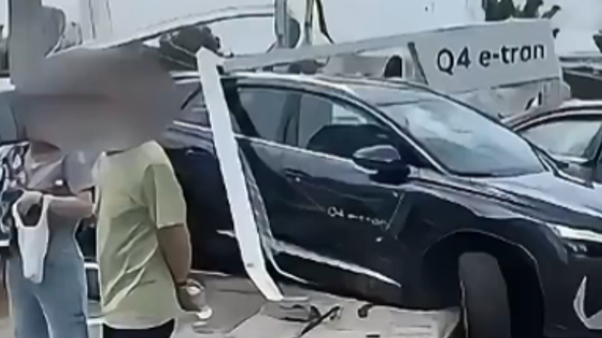 离大谱！男子为求职，故意撞毁5辆豪车，造成80万元损失，只求4S店“被迫”雇自己“以资还债”