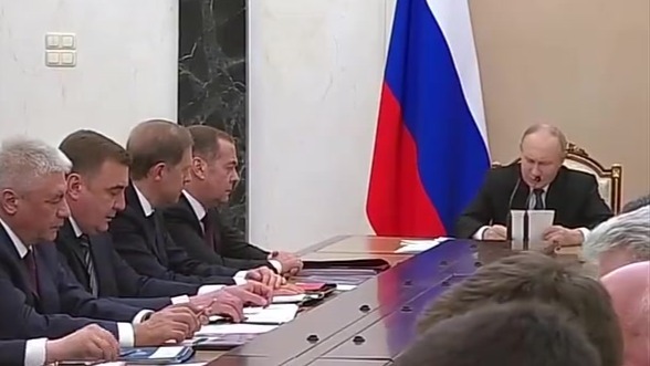 普京要求加快无人设备等先进武器研制