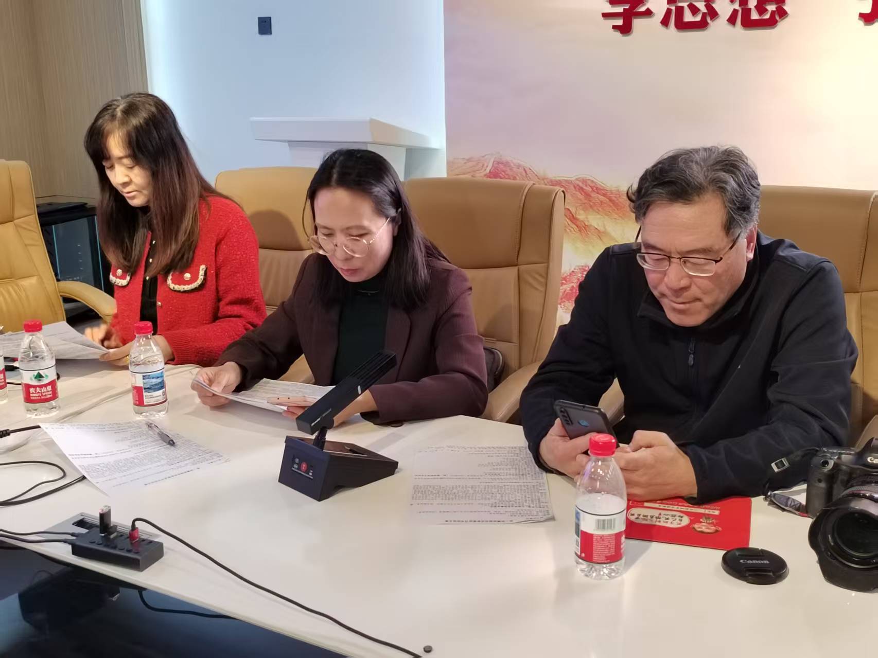 杏花盛世开 人随书香来  ——大庆市大众阅读促进会第二届邂逅湖“杏花春事”读书节开幕式纪实
