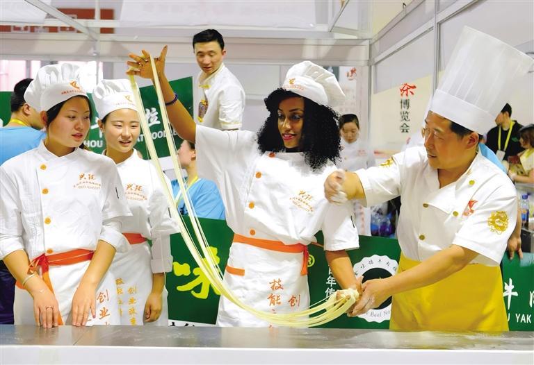 兰州牛肉拉面香飘世界，打造独属于中国的美食IP。