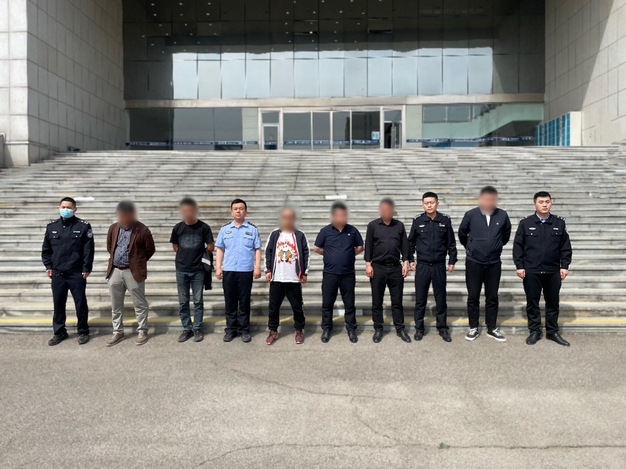 济宁两级法院联合执法在邹城拘传拘留老赖15人