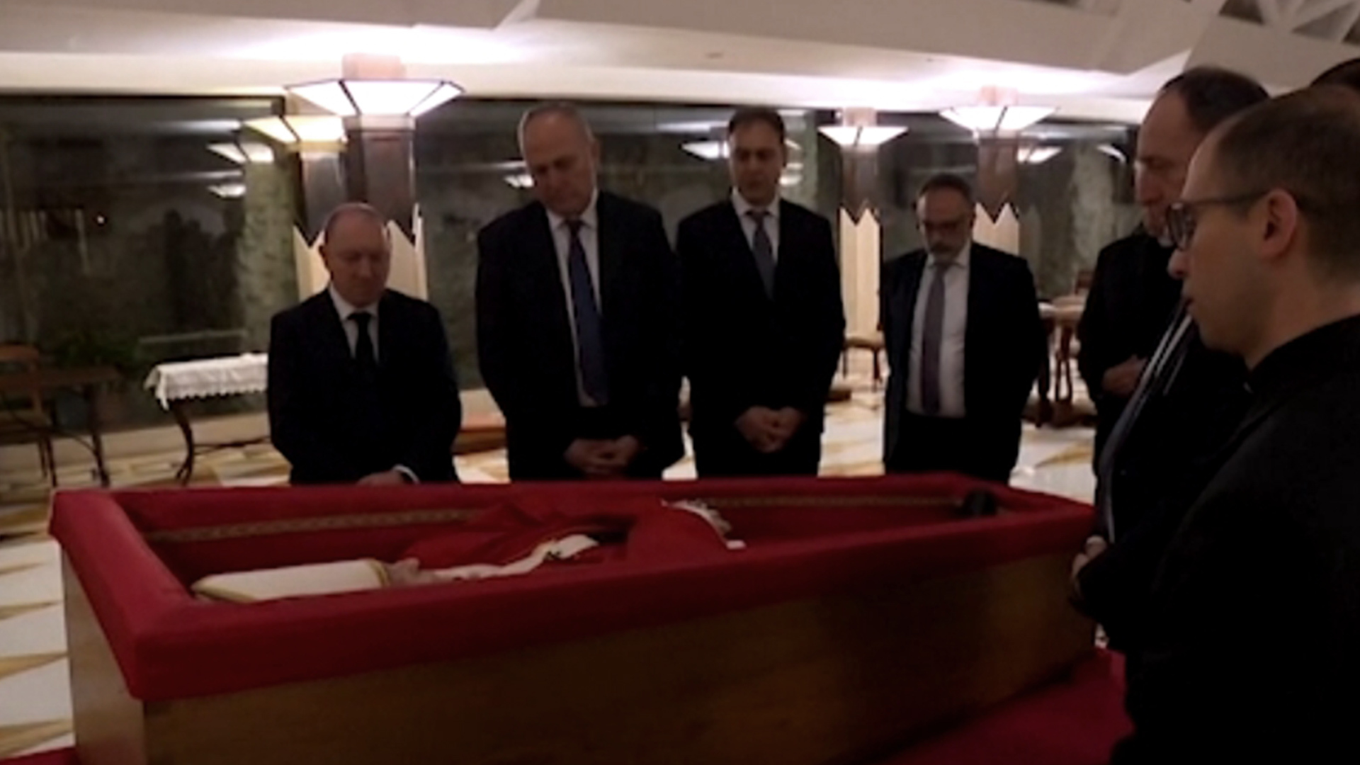 教皇方济各葬礼将于26日举行，遗体已经入殓，梵蒂冈发布现场视频