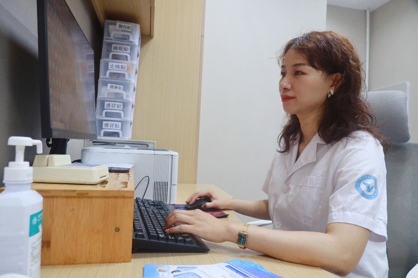 深圳市宝安区第五大道社区健康服务站主任 谢玉萍