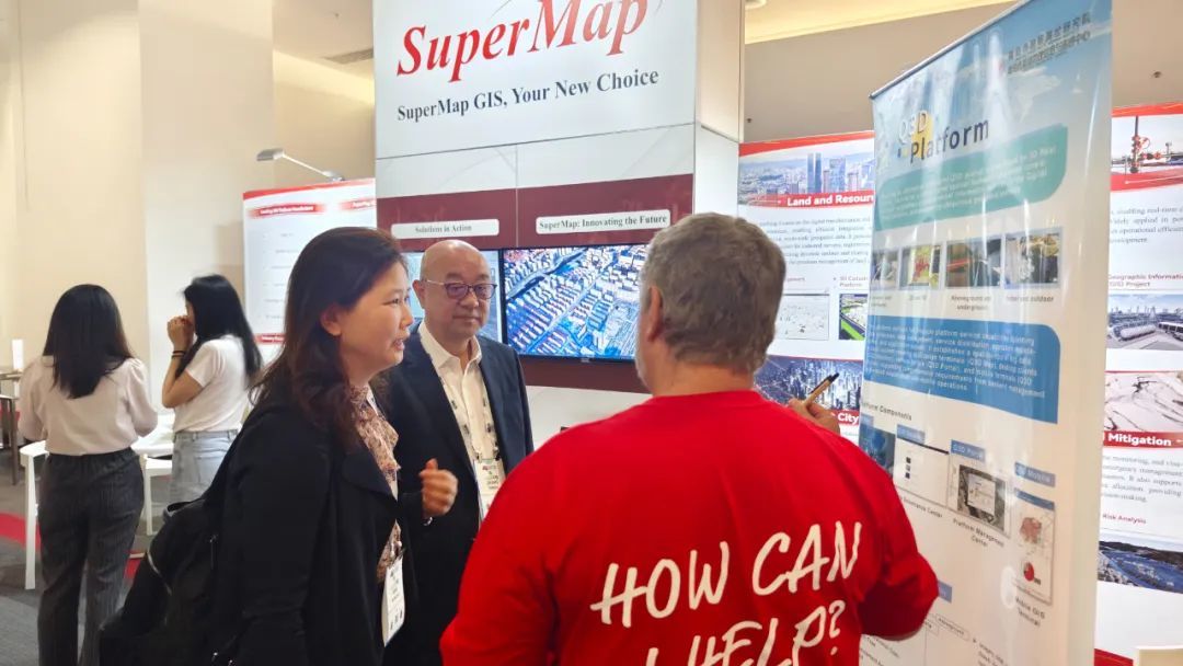 与国际同行交流Q3D时空信息平台