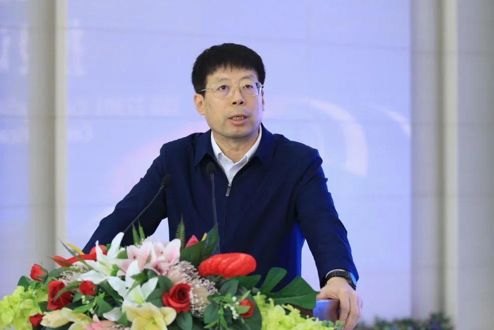 东岳集团党委副书记、副总裁、首席合规官李玉文主持活动