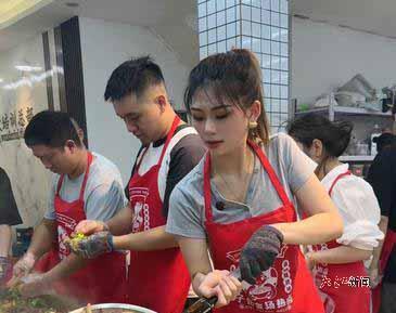 “热卤西施”王子怡。