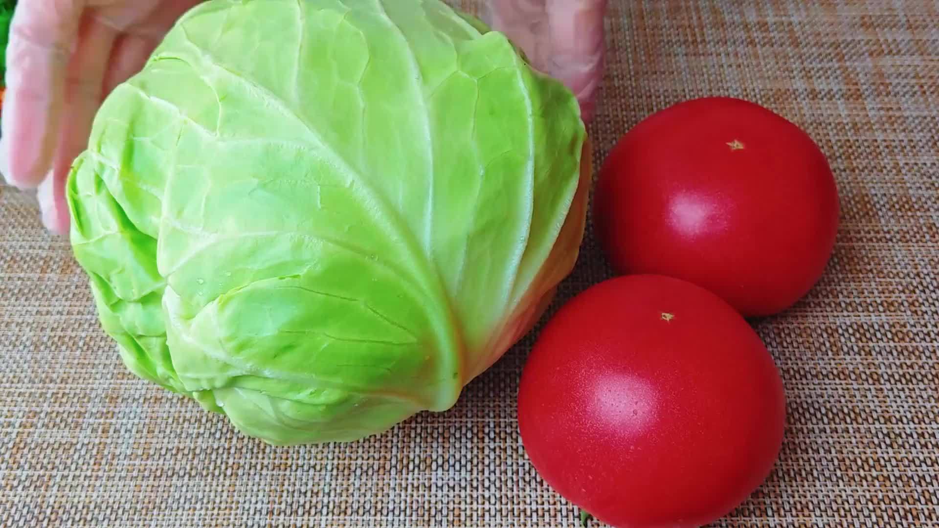 包菜和西红柿是绝配，教你一个神仙吃法，天天吃都不腻，太过瘾了