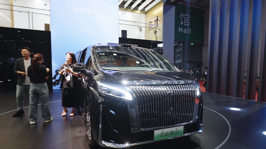 2025上海车展：当AI大模型与V8引擎在长城展台碰撞