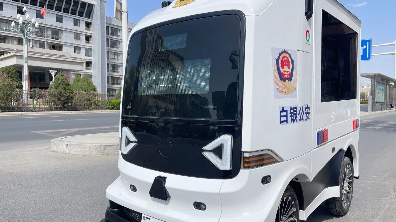 无人巡逻警车