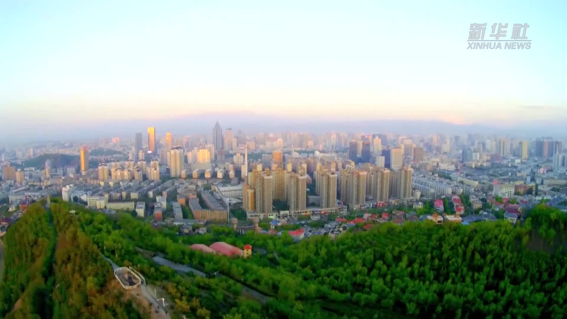 新疆铁路部门“五一”假期计划增开393列临客