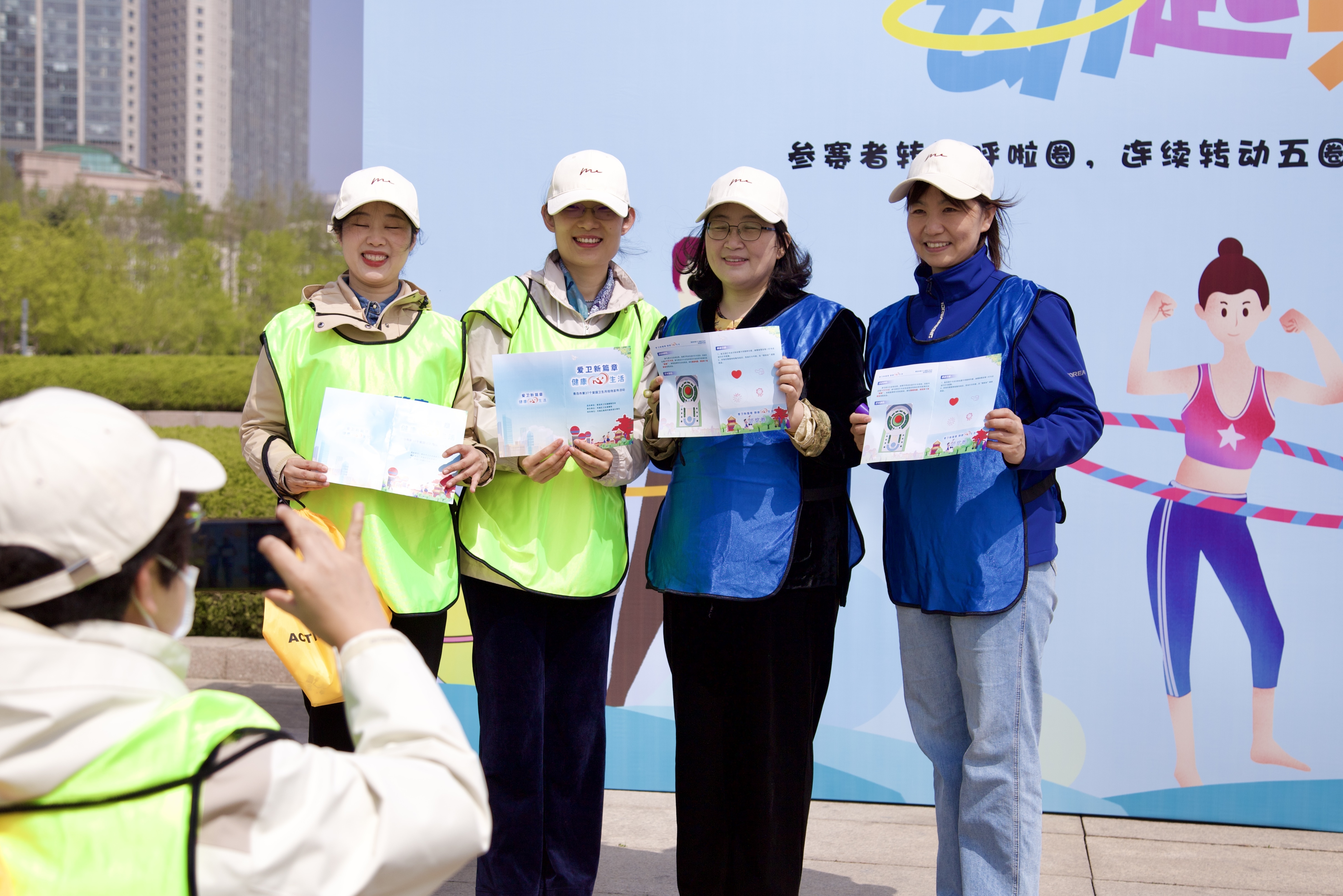 爱卫新篇章 健康“心”生活！青岛市第37个爱国卫生月现场宣传活动成功举办