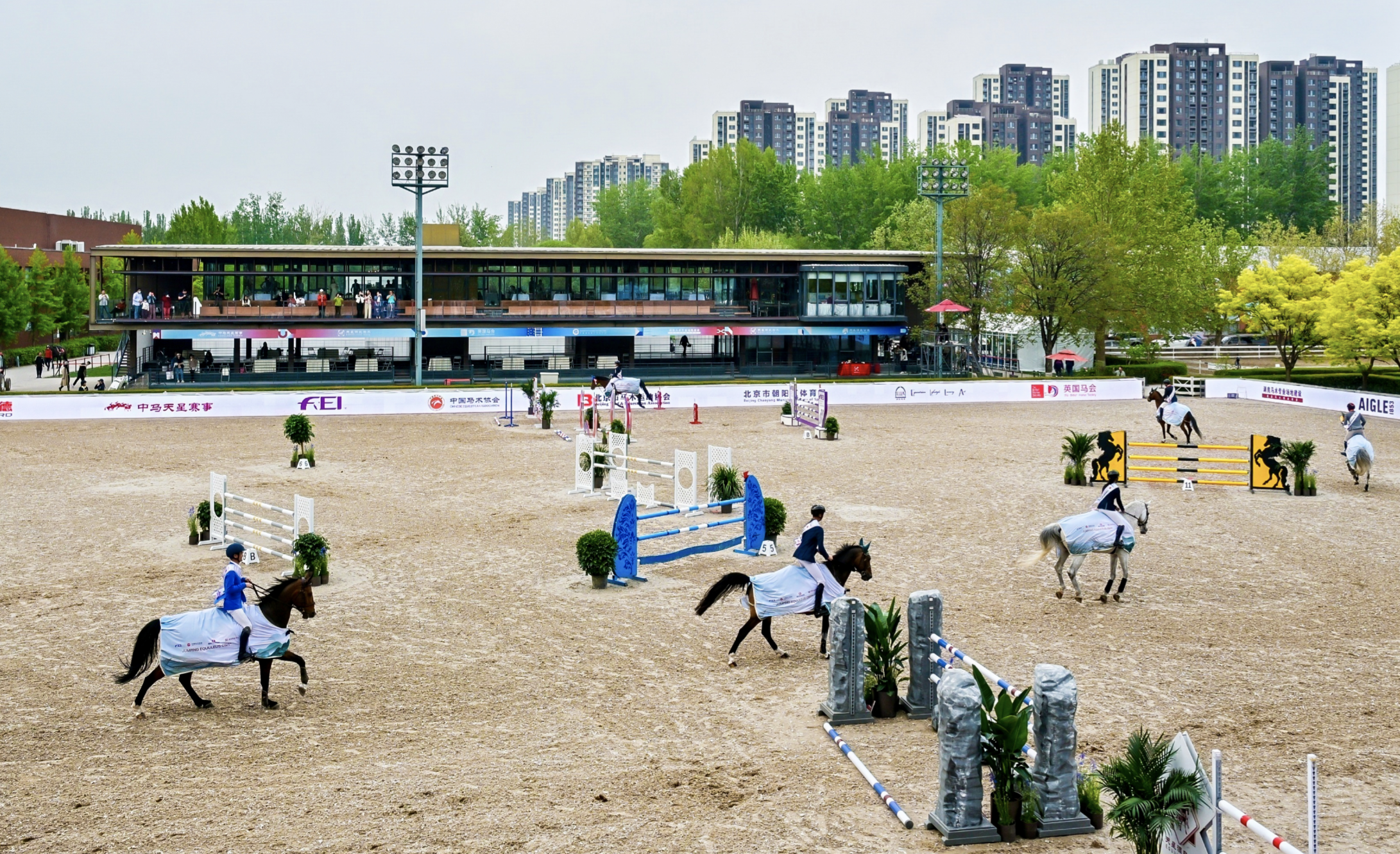 国际马术创意之春(北京)再度绽放 天星调良国际马术场地障碍赛提升城市区域经济活动