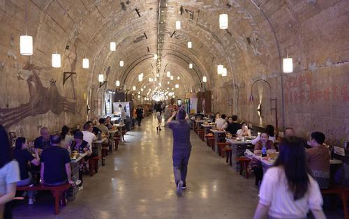 “地下之城”火锅店。市国防动员办供图