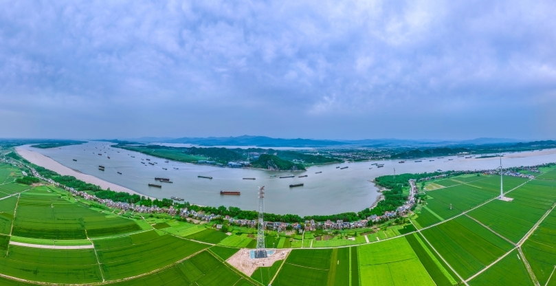 江西九江彭泽棉船风电项目开始跨越长江放线作业现场。（彭声彬 摄）