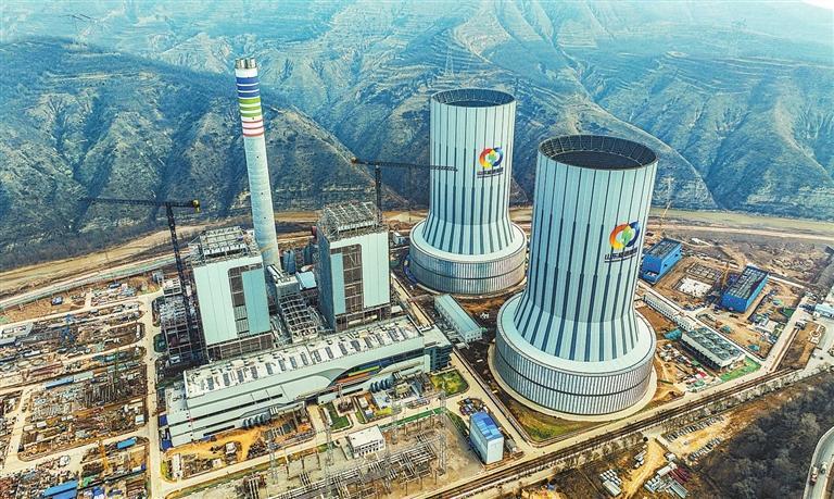 3月1日，山东能源灵台电厂建设项目正在加紧施工。该项目是“陇电入鲁”能源战略通道上的一个重要电源点项目。新甘肃&middot;甘肃日报通讯员　黄蔚林