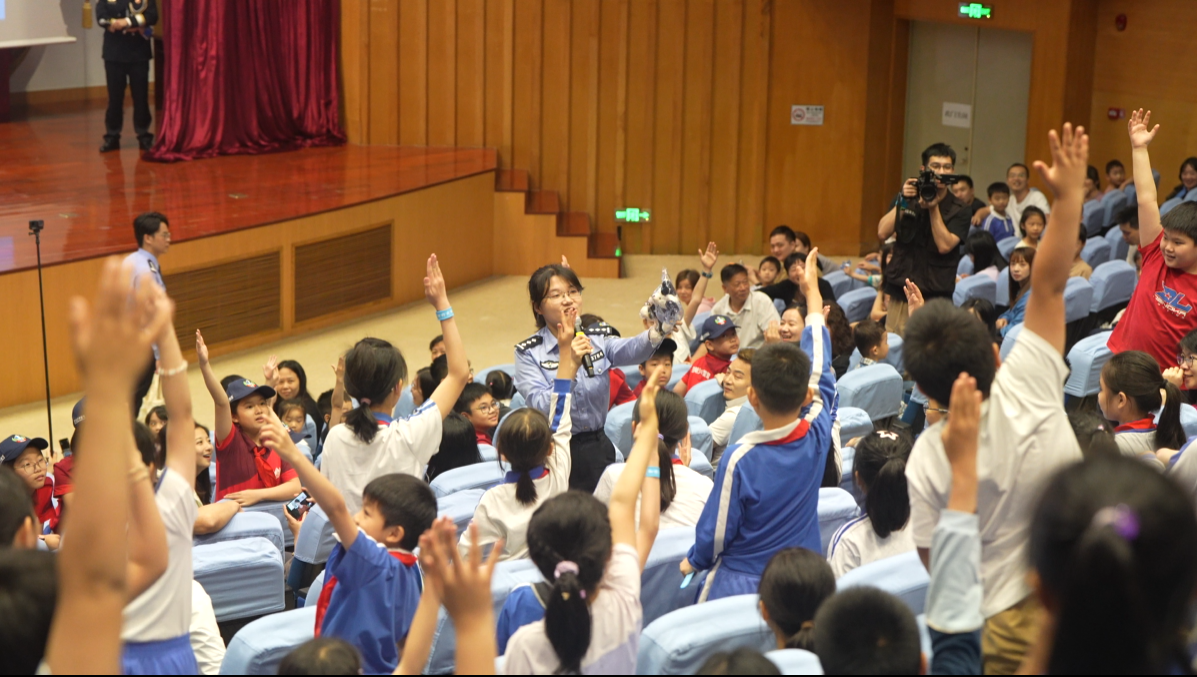 萌娃到警营“探班”，安防知识又增加了