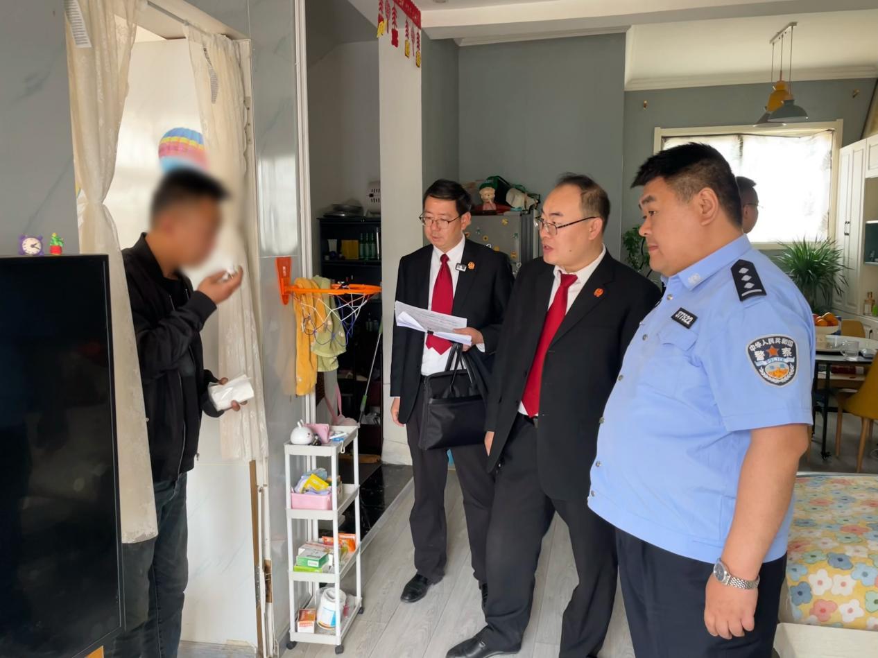 济宁两级法院联合执法在邹城拘传拘留老赖15人