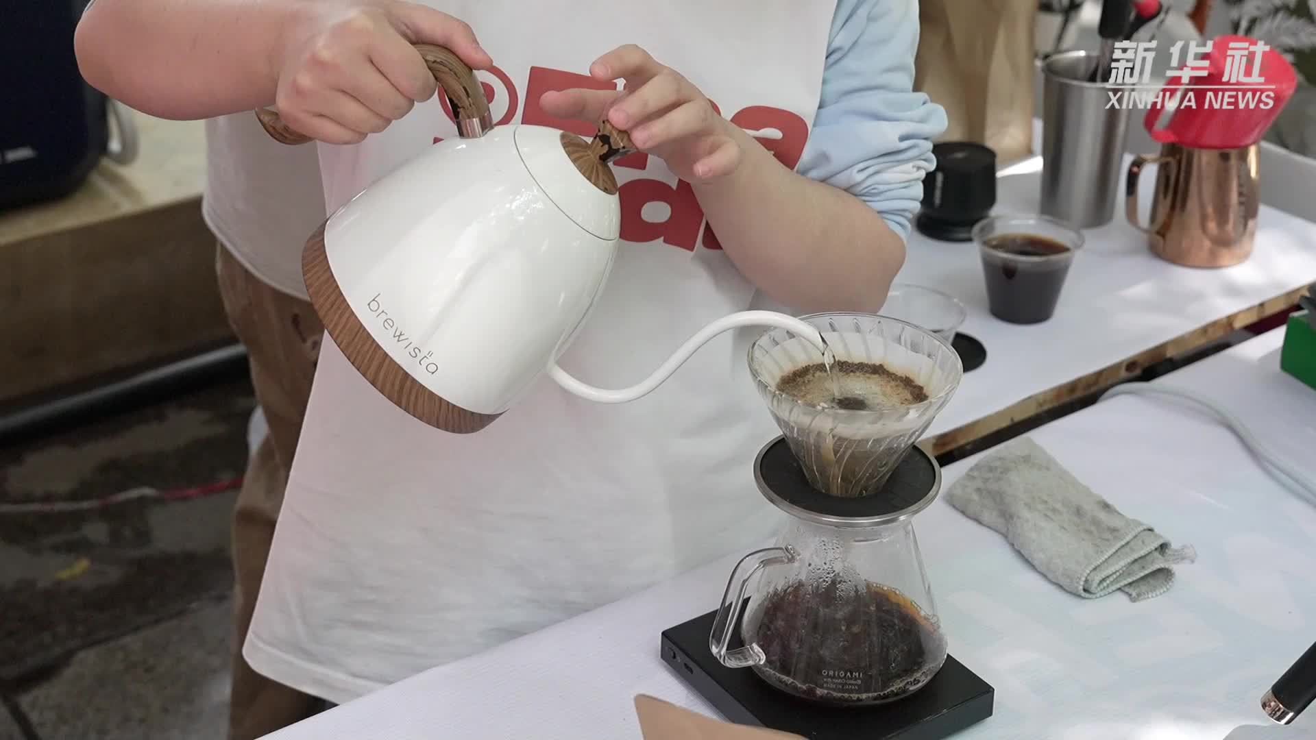 经济政策一线微观察｜点燃千亿元消费新引擎——从一杯咖啡里品消费新业态的发展“密码”