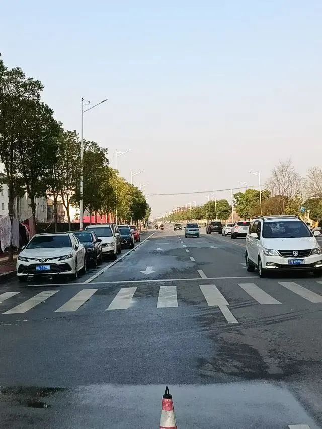 余干县竹山路验收半年 路灯迟迟不亮成摆设!市民多次投诉未果