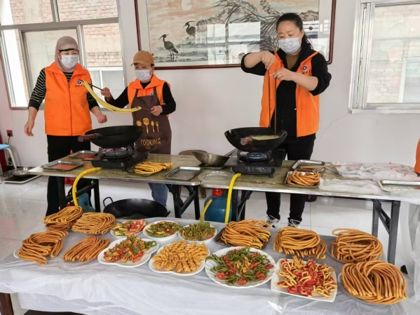 同做传统美味香“炸”了　华亭邻里“食”光暖得嘞