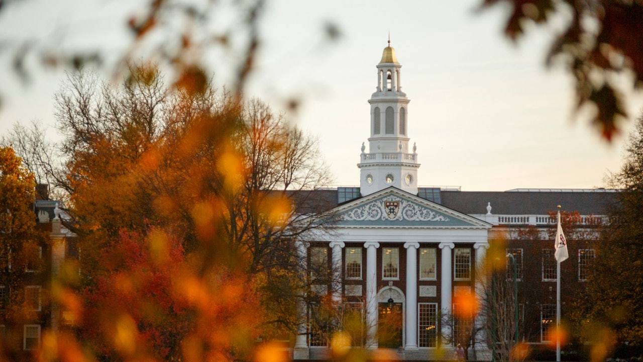 美媒：白宫拟撤销对哈佛大学10亿美元拨款
